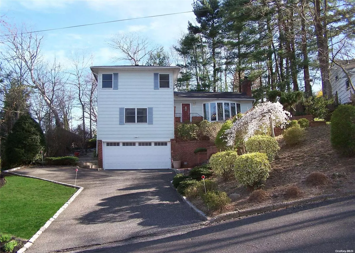 Centerport, NY 11721,10 Eastview PL