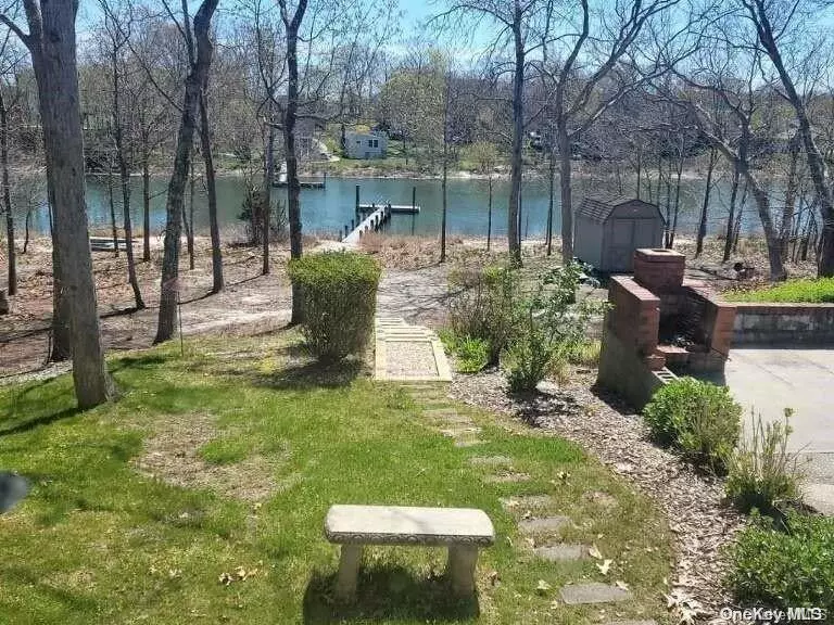 Mattituck, NY 11952,265 Westview DR