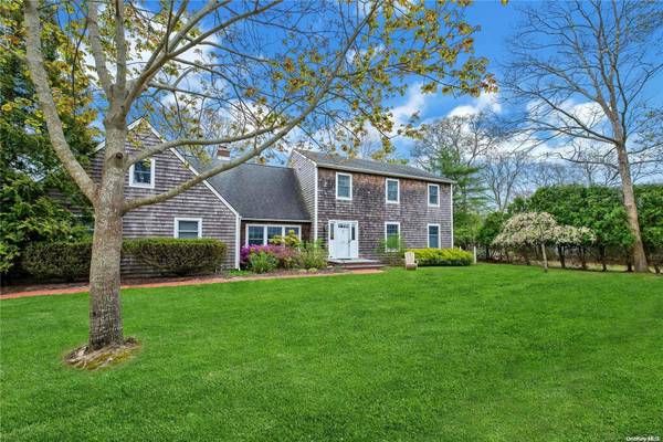 31 Oak LN,  Hampton Bays,  NY 11946