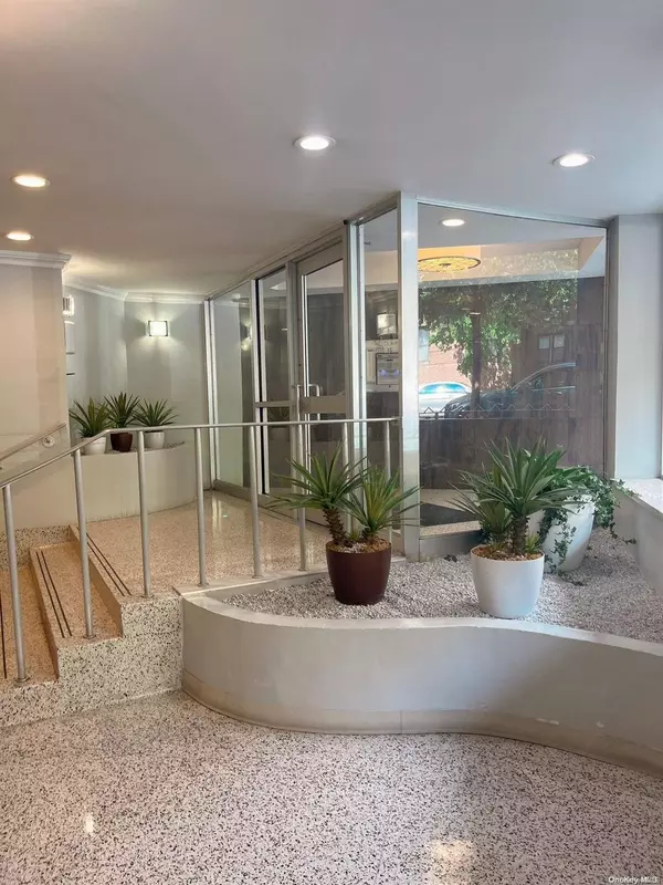 34-20 Parson Blvd #5F,  Flushing,  NY 11354