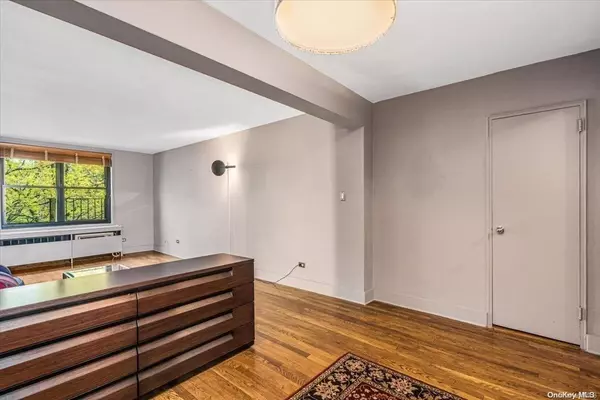 Briarwood, NY 11435,139-15 83 AVE #520