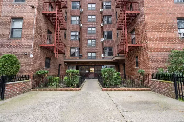 East Elmhurst, NY 11369,88-10 32nd AVE #203