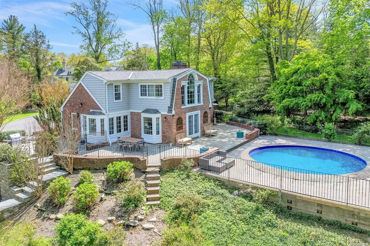 Cold Spring Harbor, NY 11724,16 Titus LN