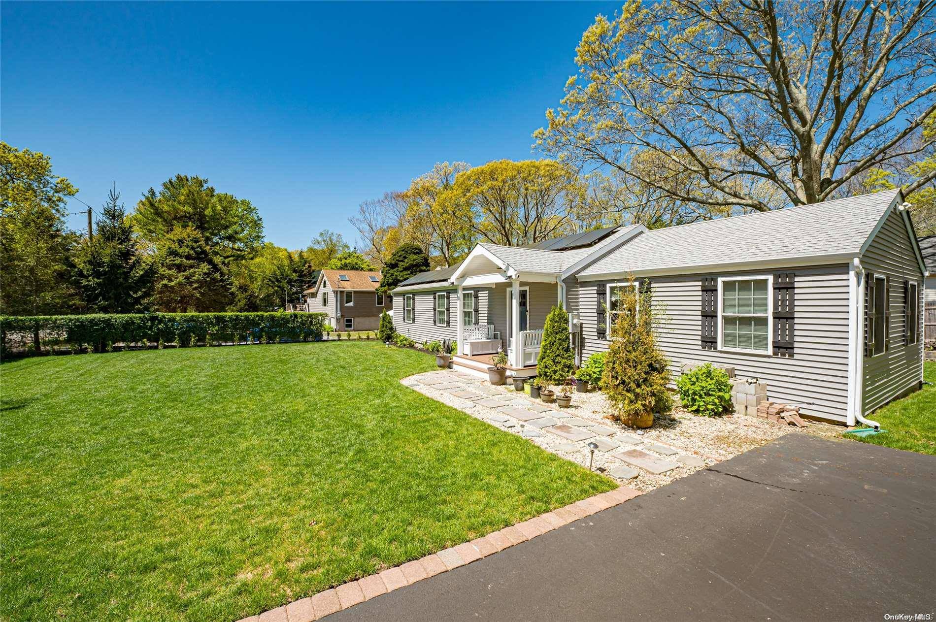 26 Park DR, Riverhead, NY 11901