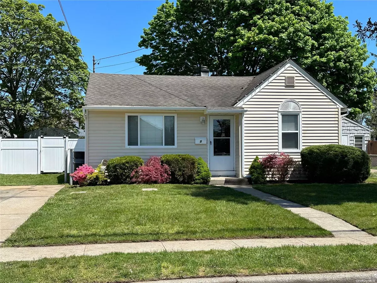 Lindenhurst, NY 11757,9 Washington DR