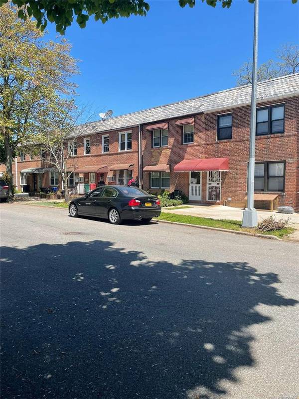 Bellerose, NY 11426,82-55 251st ST