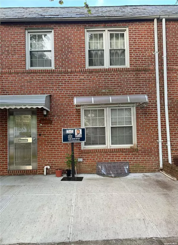 82-55 251st ST, Bellerose, NY 11426