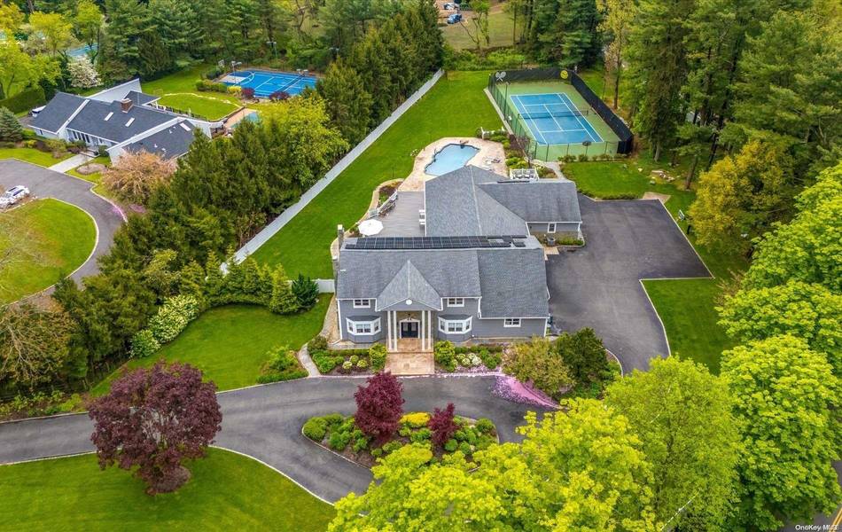 1 Foxhunt CRES, Oyster Bay Cove, NY 11791