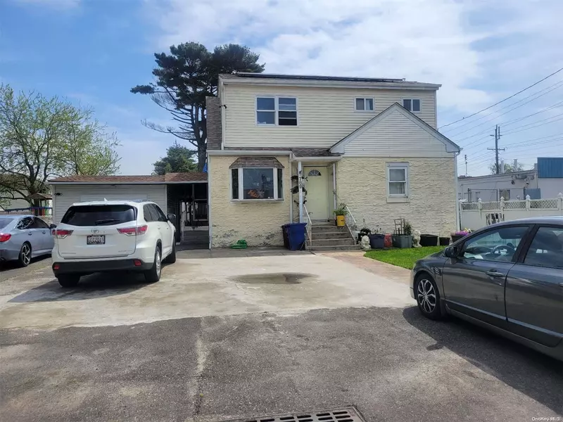 789 4th AVE, Bay Shore, NY 11706