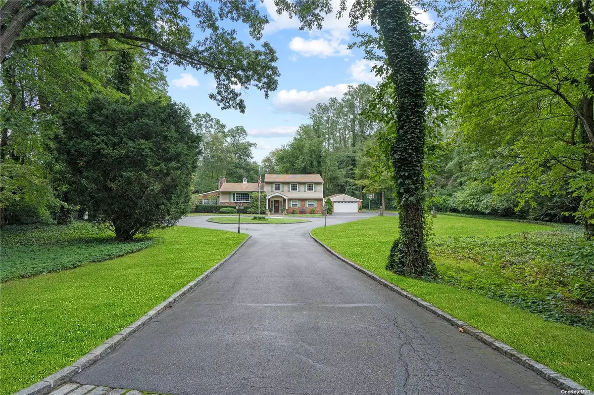 Lattingtown, NY 11560,3 Marseille DR