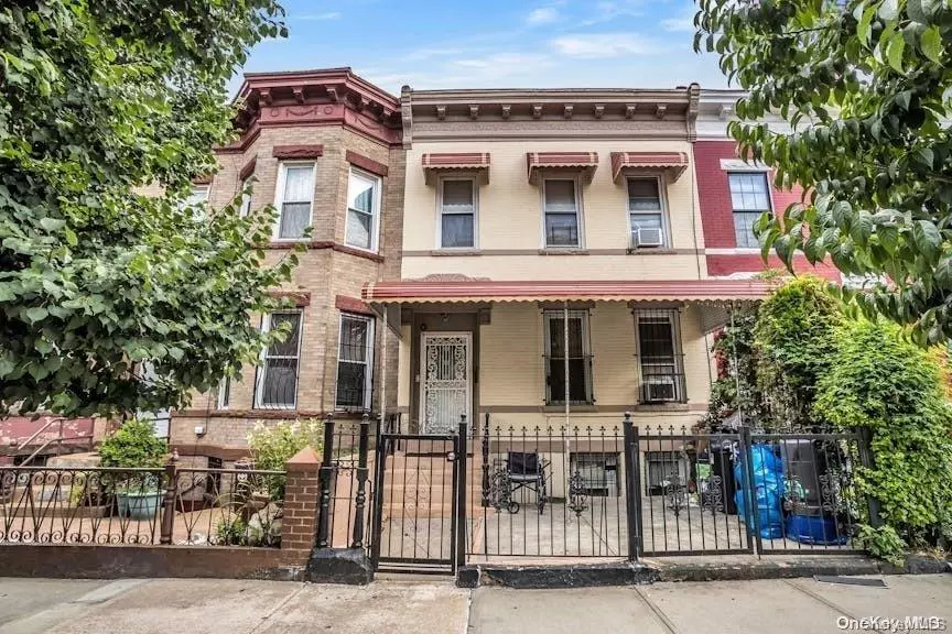 Crown Heights, NY 11233,1546 Saint Marks AVE