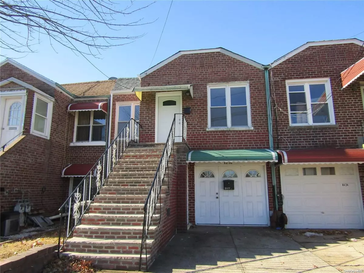 Floral Park, NY 11001,84-26 Little Neck Pkwy #2