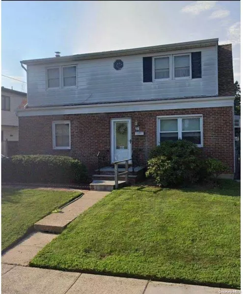 19 5th AVE, Westbury, NY 11590