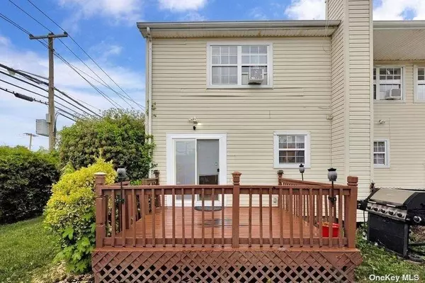 Westbury, NY 11590,216 Swalm ST #A