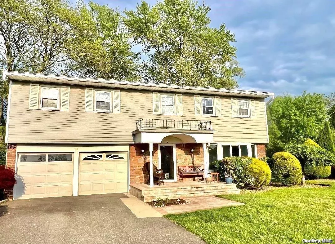 East Northport, NY 11731,3 Cedar CT