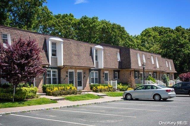 100 Villa D'est DR #E-07, Coram, NY 11727