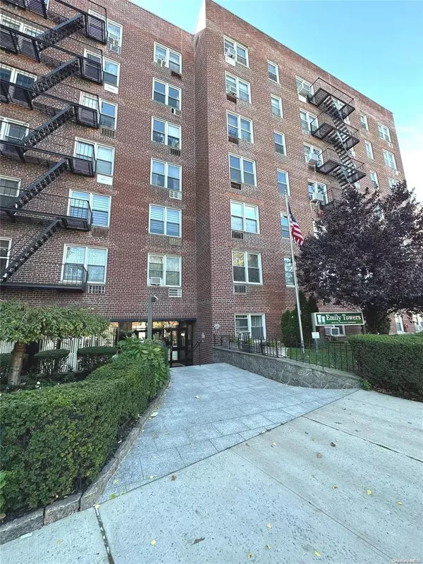 35-10 150th St #L3, Flushing, NY 11354