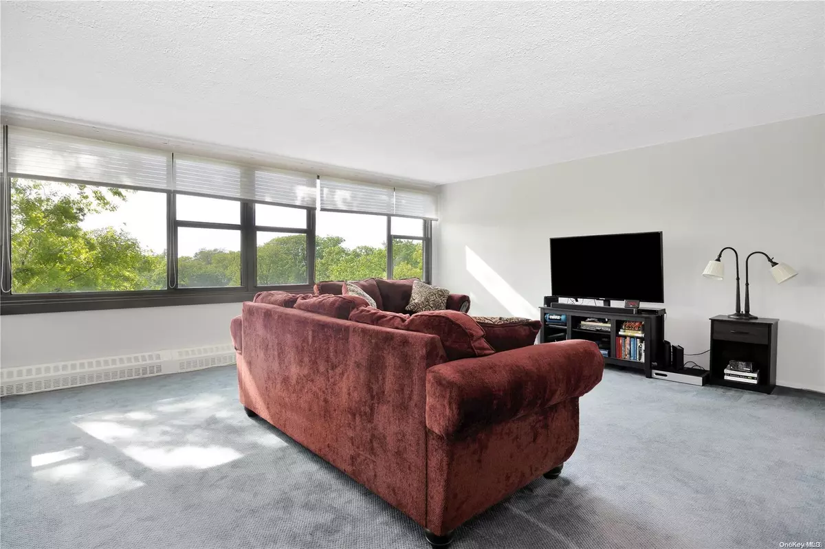 Beechhurst, NY 11357,10-11 162 St #7C