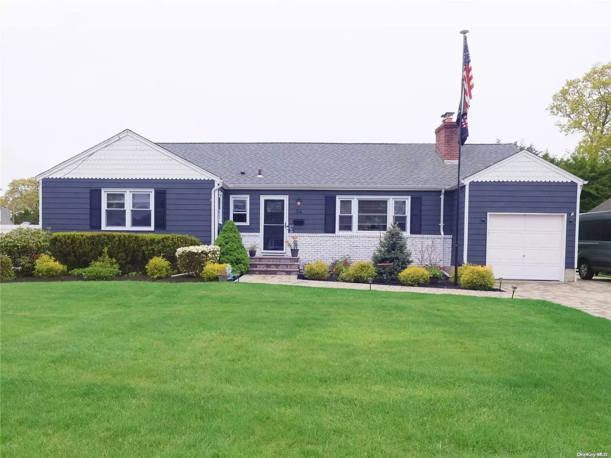 Islip, NY 11751,34 Shebar DR