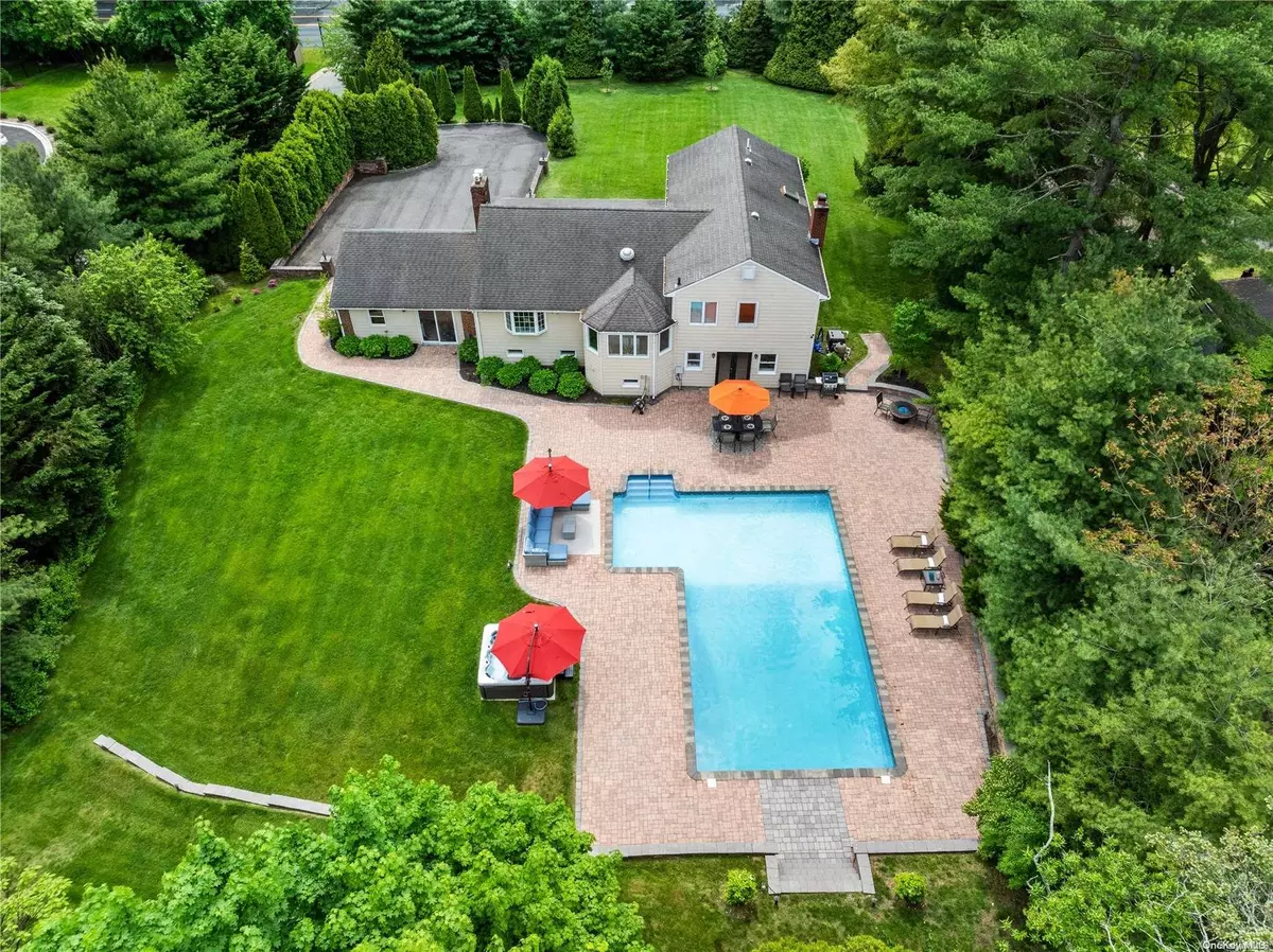 Old Westbury, NY 11568,1 Ridge DR