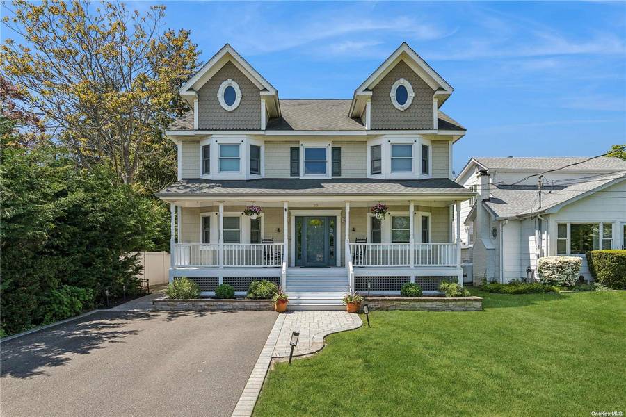 20 Grand AVE, Northport, NY 11768