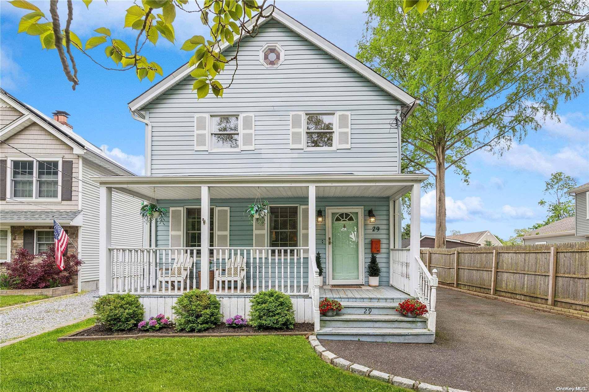 29 Irish LN, East Islip, NY 11730
