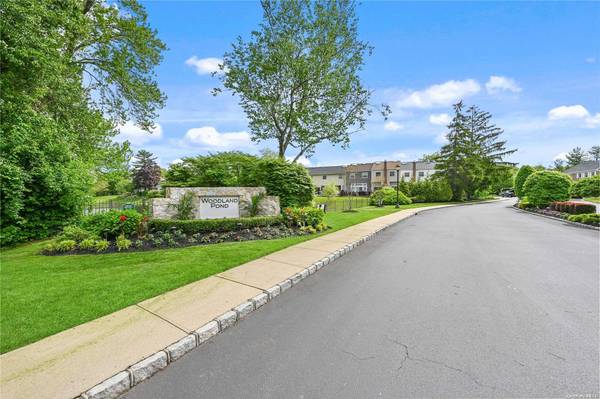 32 Woodlake DR #32,  Woodbury,  NY 11797