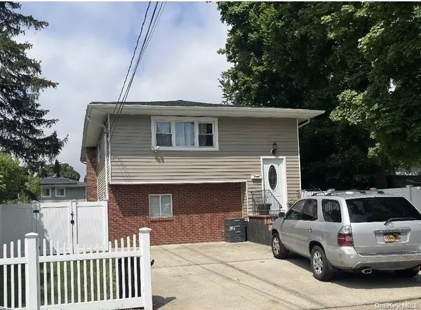 263 Siegel ST, Westbury, NY 11590