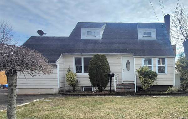 350 Clift ST, Central Islip, NY 11722