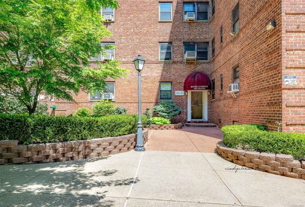 102-35 67th RD #4K, Forest Hills, NY 11375