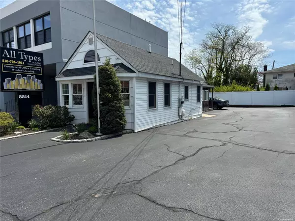 Massapequa, NY 11758,5514 Merrick RD