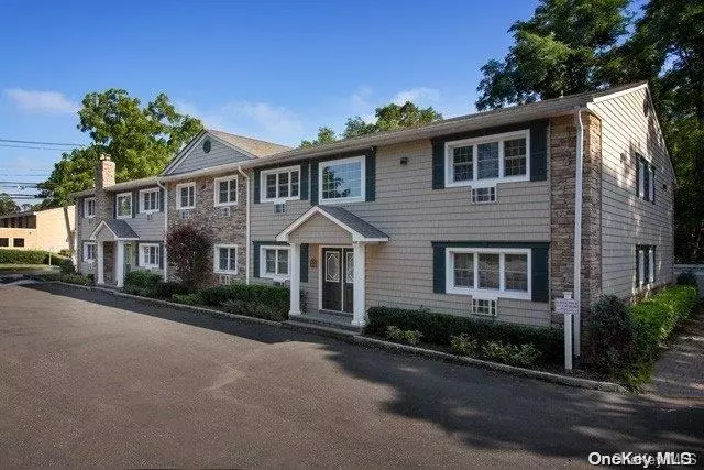 Islip Terrace, NY 11752,118 Carleton AVE #8 A