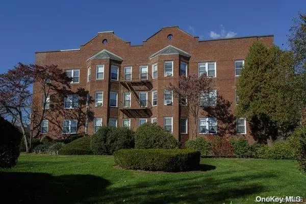 365 Stewart AVE #A18W, Garden City, NY 11530