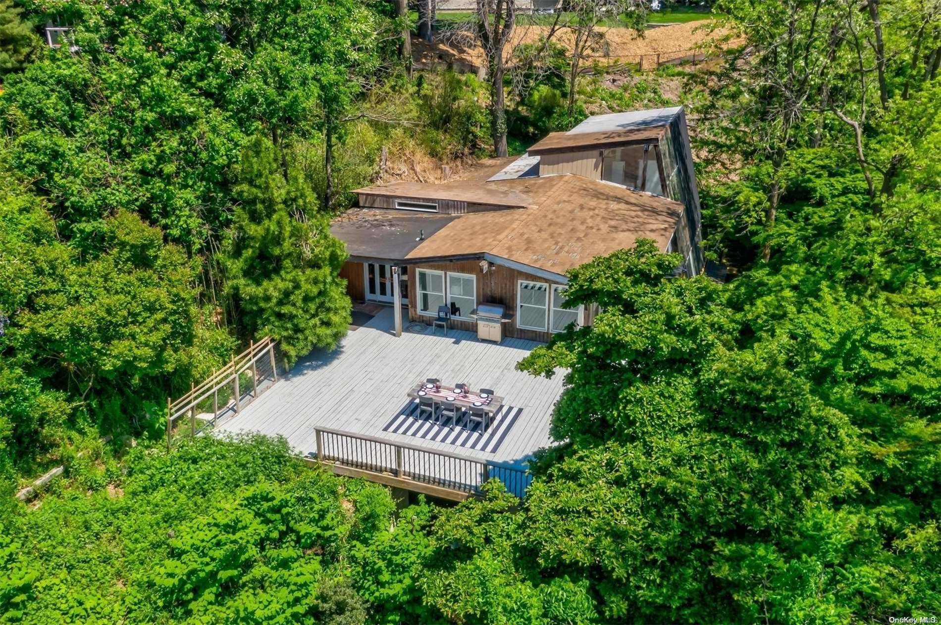 26 Argyle DR, Northport, NY 11768