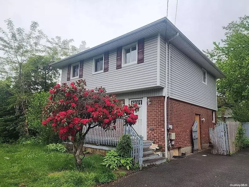 49 Harriet AVE, Hempstead, NY 11550