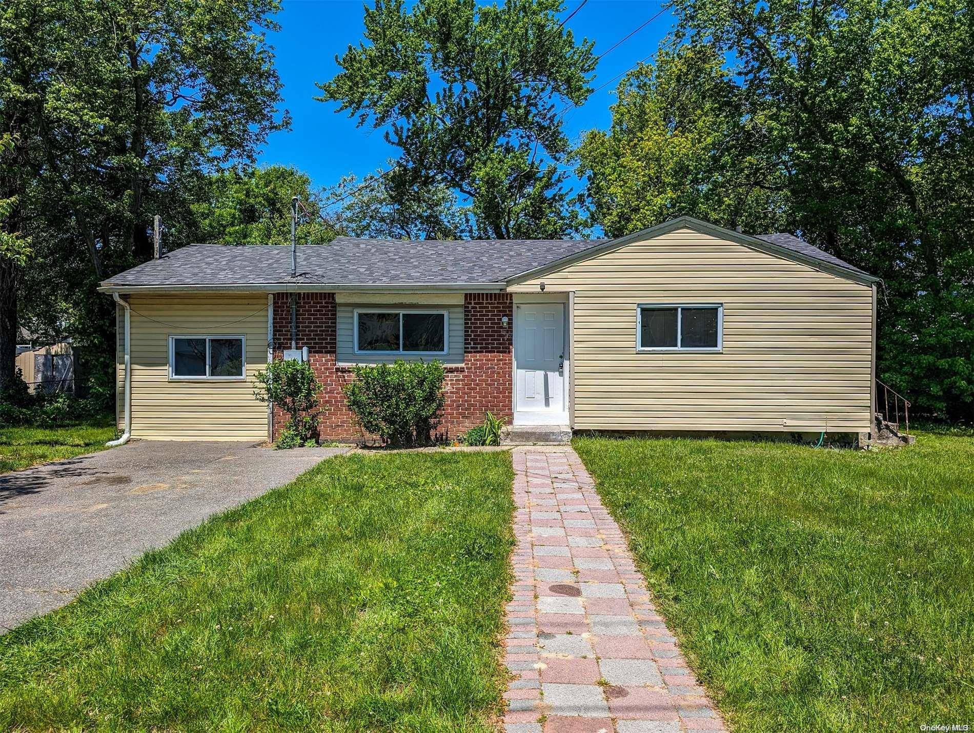 Wyandanch, NY 11798,90 Jefferson AVE