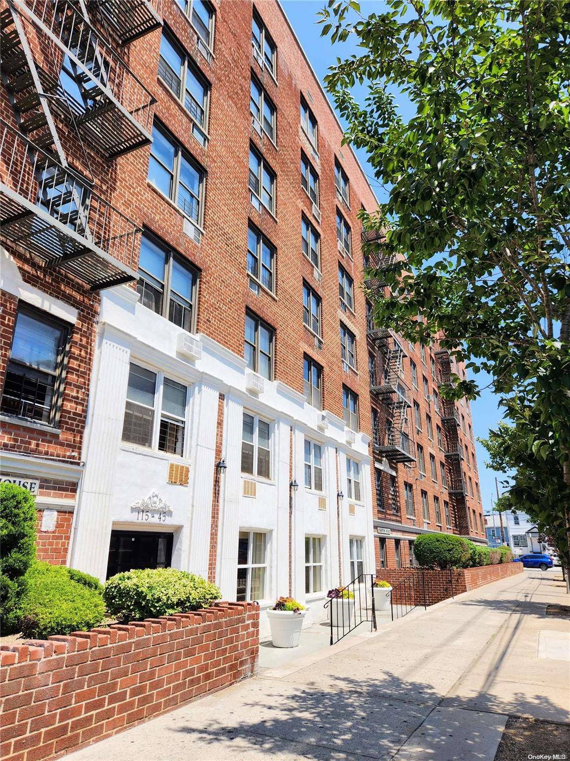 175-45 88th Ave #6J, Jamaica, NY 11432
