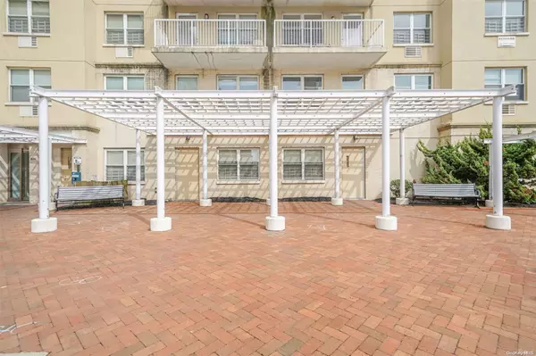 Rockaway Beach, NY 11693,260 Beach 81 #6R