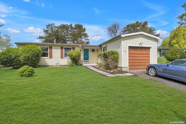 24 Limetree DR #24, Manorville, NY 11949