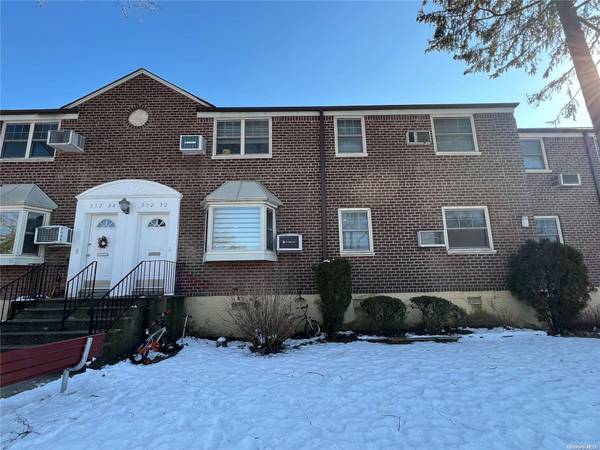 252-32 58 AVE #Upper, Little Neck, NY 11362