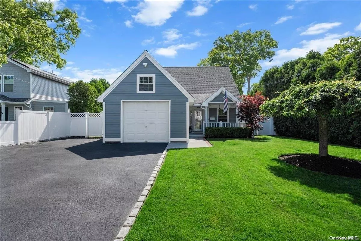 West Islip, NY 11795,528 Oak Neck RD