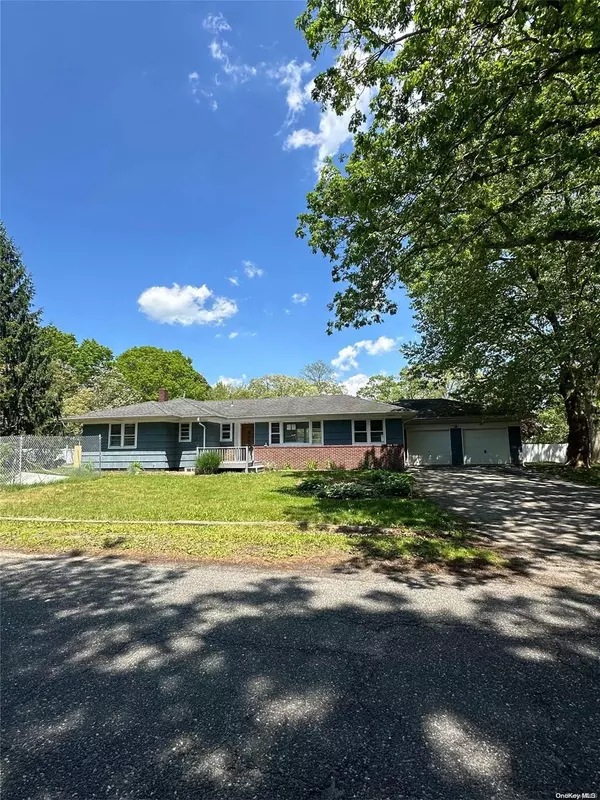 66 Forrest AVE, Shirley, NY 11967