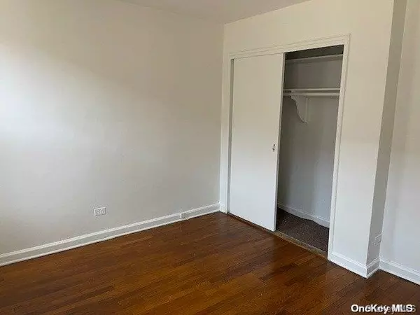 Flushing, NY 11355,42-45 Kissena Blvd #5B