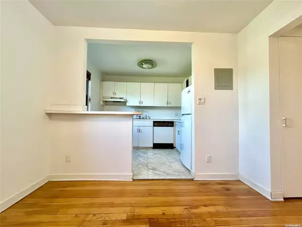 Great Neck, NY 11021,44 Terrace Circ #2D