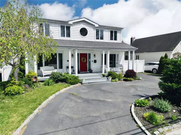 95 Doris AVE, Franklin Square, NY 11010