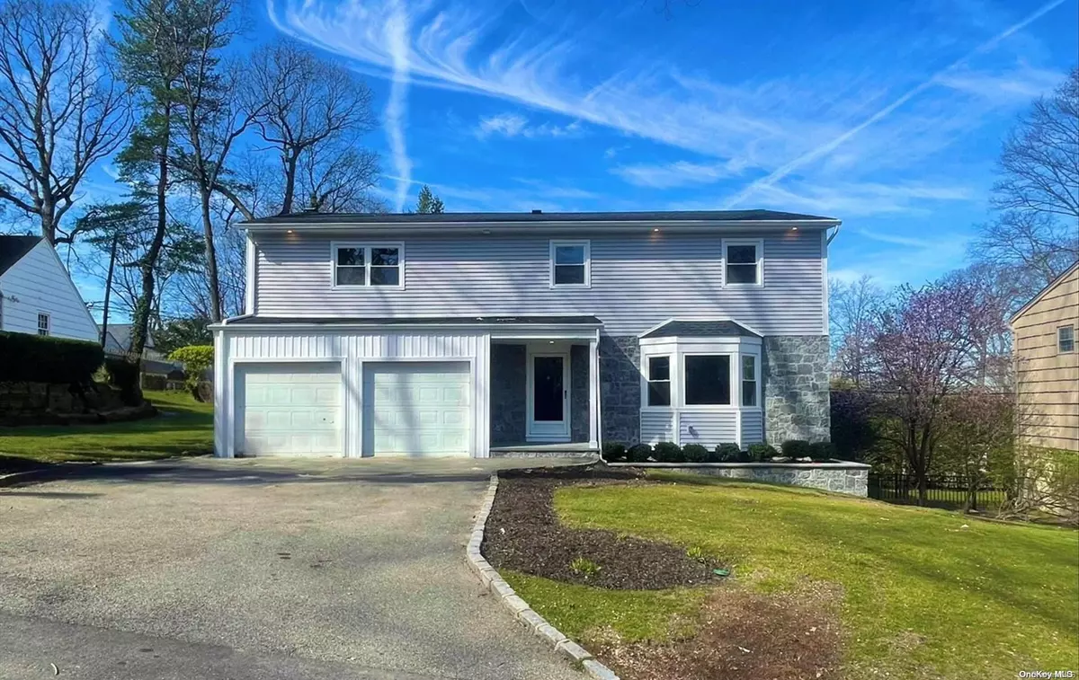 Glen Head, NY 11545,7 Dogwood LN