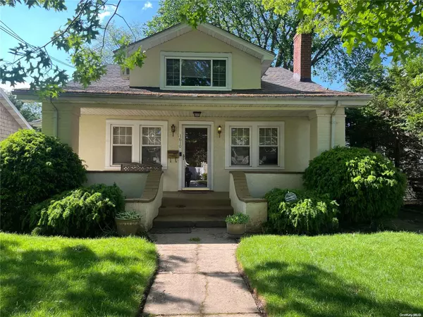 1610 Moffitt AVE, Hewlett, NY 11557