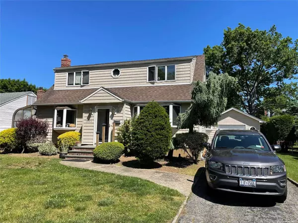 3995 New RD, Seaford, NY 11783