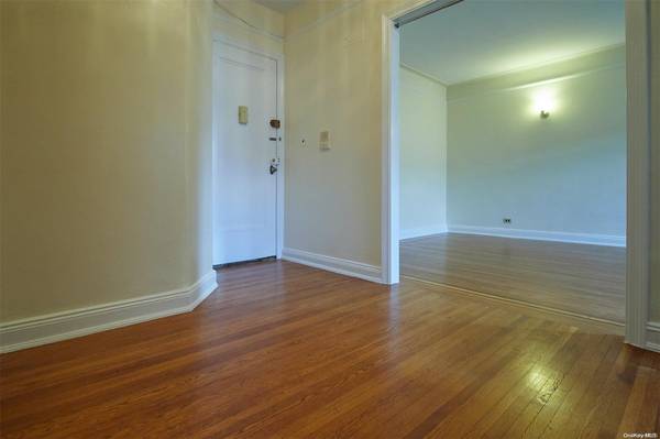 30-83 Crescent ST #7E, Astoria, NY 11102