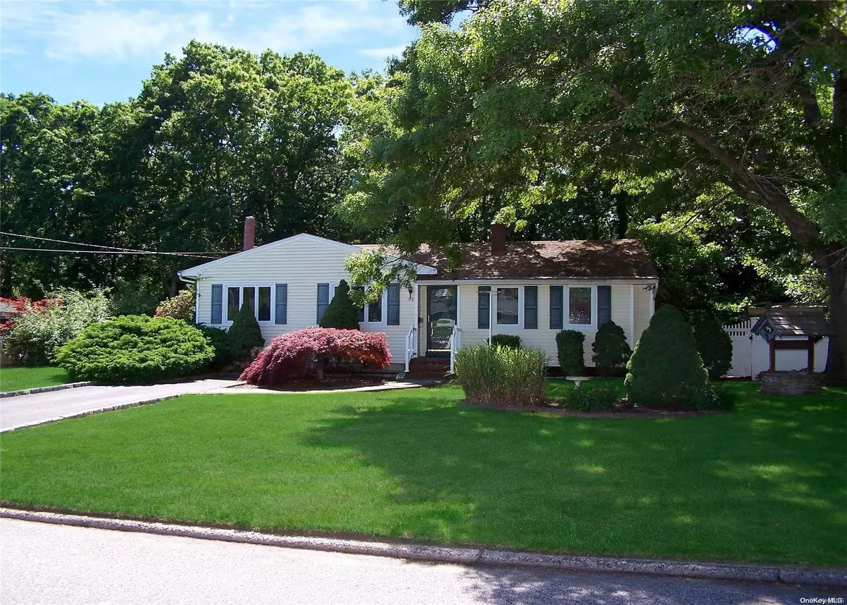 South Setauket, NY 11720,95 Fawn LN